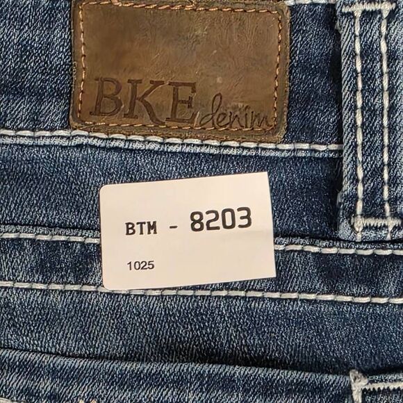 BKE Denim Dakota Crop Jeans Size 29 Medium Wash Cuffed - Picture 10 of 10